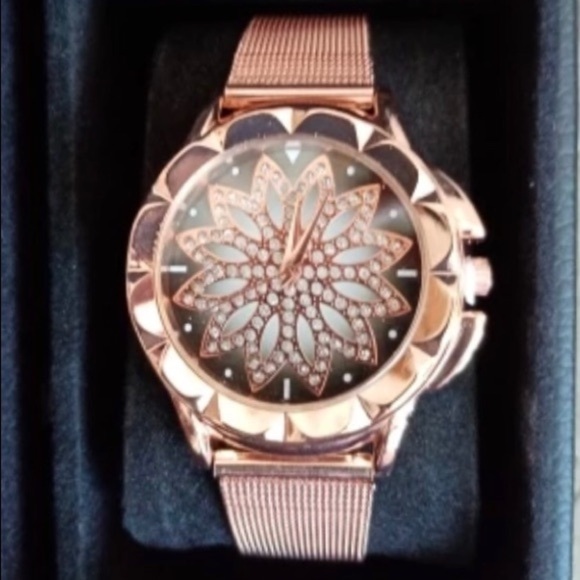 5 ⭐️ RATED RHINESTONE WATCH - Picture 4 of 8